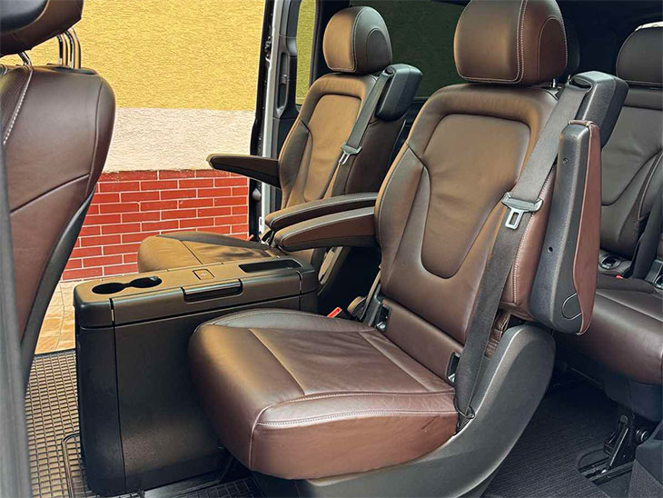 Оренда мінівена Mercedes-Benz V-Class з водієм у Львові