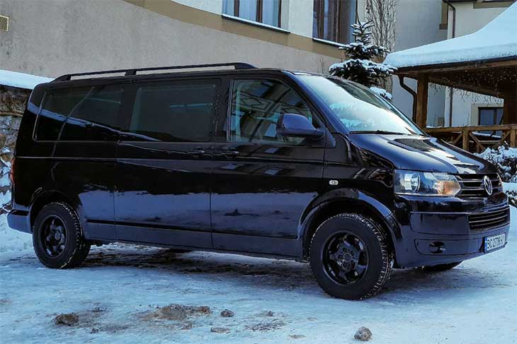 Оренда мінівена Volkswagen на 8 місць з водієм у Львові